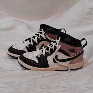 Jordan Women's Black and Pink Sneakers